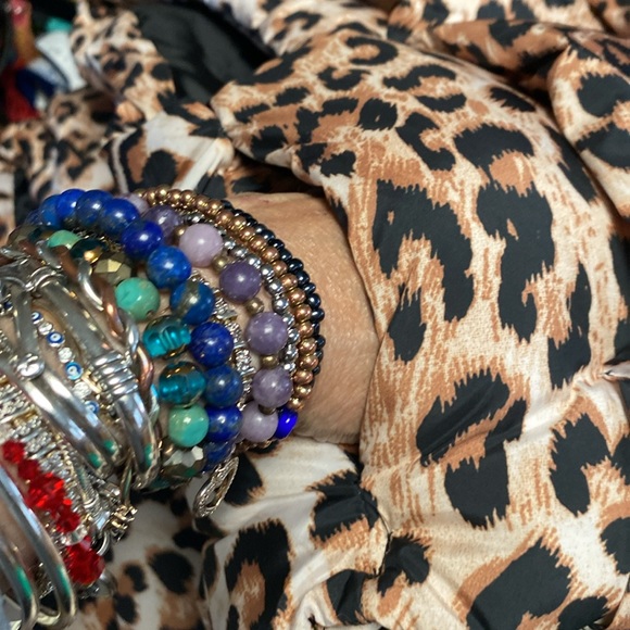 AKIRA NWT ANIMAL PRINT WOVEN SOFT POCKETS PUFFER VEST - Picture 6 of 7